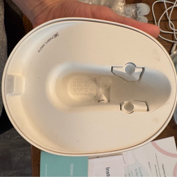 • Willow 3.0 • 3rd generation portable pump 24mm reusable containers and 52 bags - Picture 9 of 13